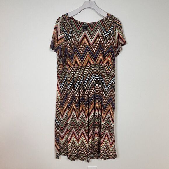 Nina Leonard Dresses & Skirts - Nina Leonard Chevron Print Dress Size 16 Stretch Knit Short Sleeve Boho